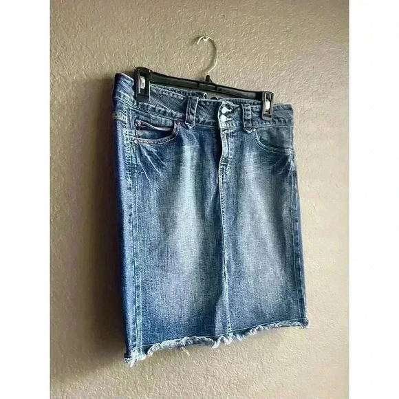 Y2k 2000's Guess mini denim skirt size 29 Frayed Hem coastal barn streetware - Picture 2 of 9